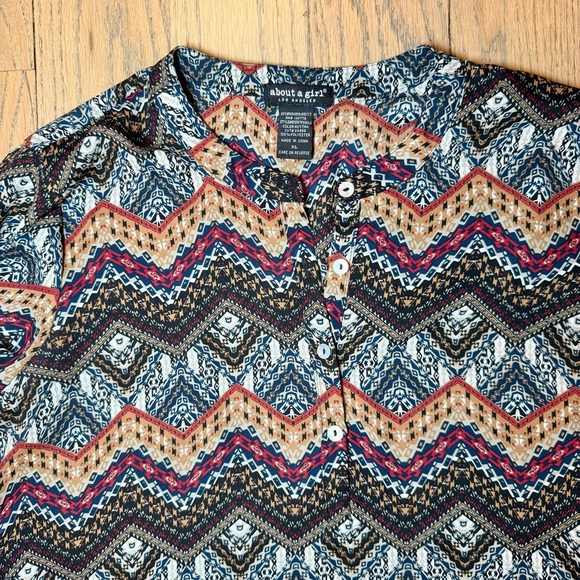 About A Girl Los Angeles Polyester Aztec Multi Color Blouse Top Size X-Large - Picture 4 of 12